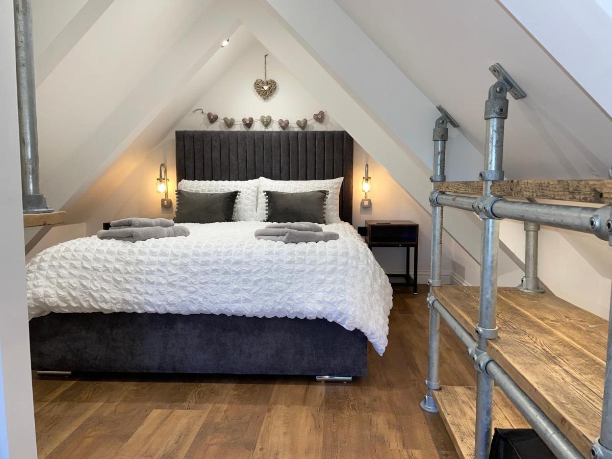 Beechwood Nook- Crown Crawshawbooth